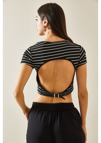 Siyah Sırt Dekolteli Aksesuarlı Crop Bluz 5YXK2-48670-02