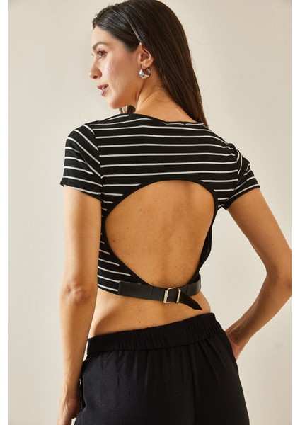 Siyah Sırt Dekolteli Aksesuarlı Crop Bluz 5YXK2-48670-02
