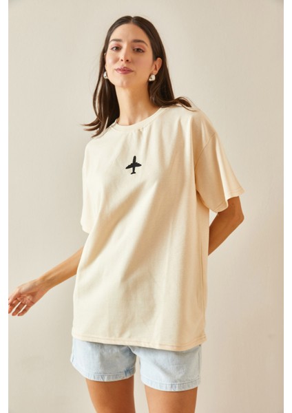 Bej Bisiklet Yaka Yazılı Oversize Tshirt 5YXK1-48701-25 fiyatları