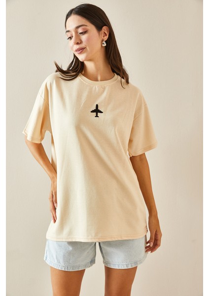 Bej Bisiklet Yaka Yazılı Oversize Tshirt 5YXK1-48701-25 modelleri