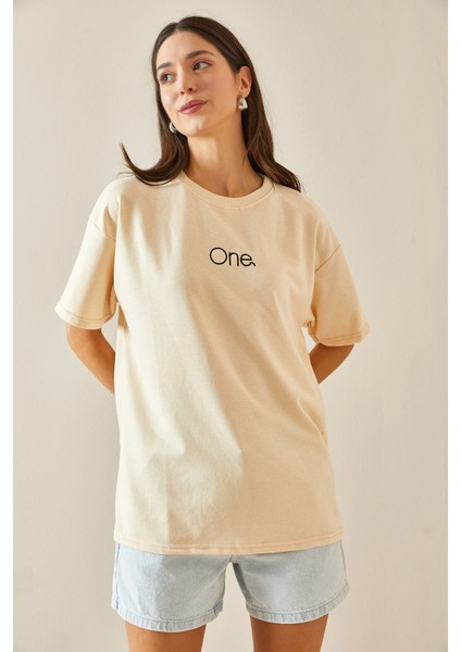 Bej Bisiklet Yaka Yazılı Oversize Tshirt 5YXK1-48703-25