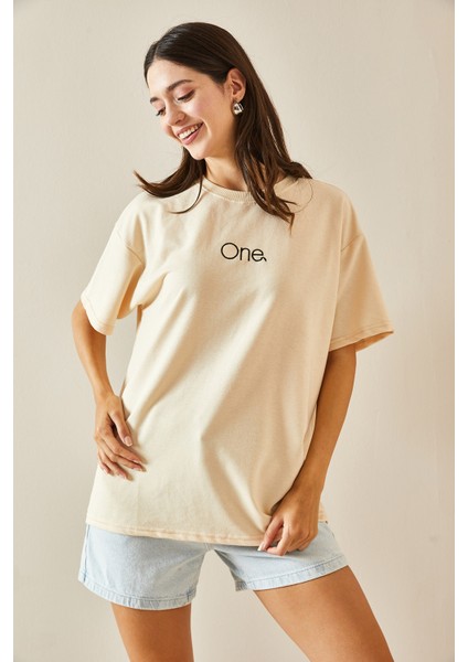 Bej Bisiklet Yaka Yazılı Oversize Tshirt 5YXK1-48703-25