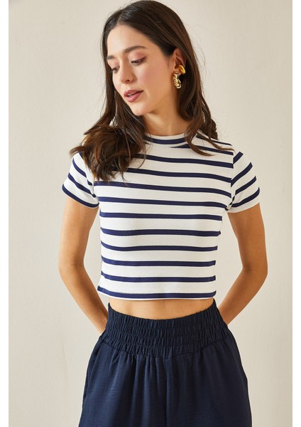 Lacivert Bisiklet Yaka Çizgili Crop T-Shirt 5YXK1-48698-14