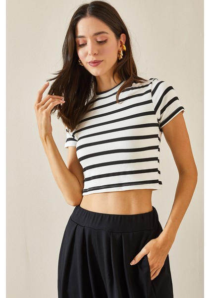 Siyah Bisiklet Yaka Çizgili Crop T-Shirt 5YXK1-48698-02