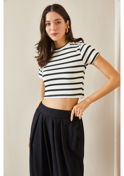 Siyah Bisiklet Yaka Çizgili Crop T-Shirt 5YXK1-48698-02 fiyatları