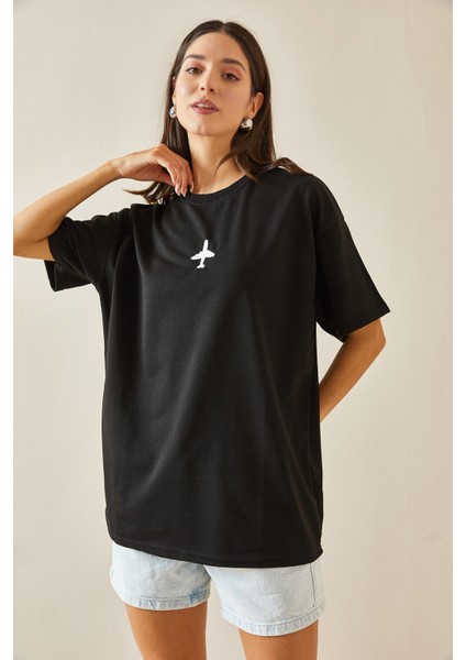 Siyah Bisiklet Yaka Yazılı Oversize Tshirt 5YXK1-48701-02 modelleri