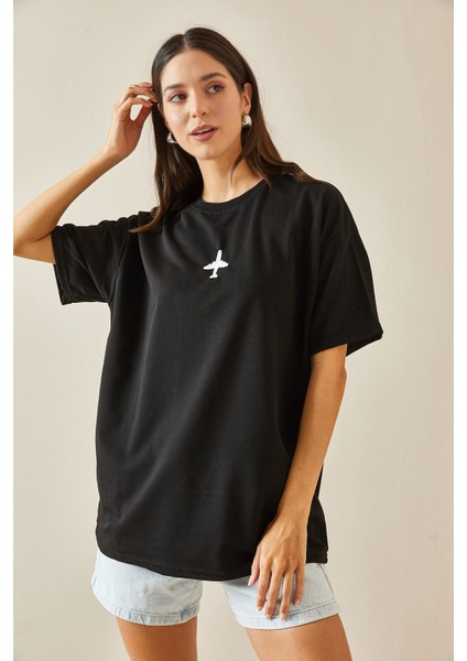 Siyah Bisiklet Yaka Yazılı Oversize Tshirt 5YXK1-48701-02 fırsatları