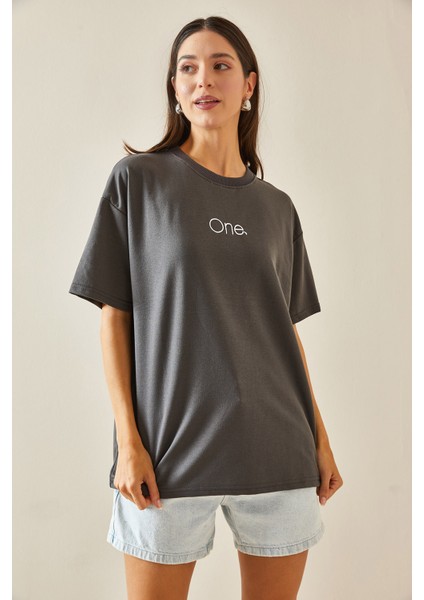 Antrasit Bisiklet Yaka Yazılı Oversize Tshirt 5YXK1-48703-36 fiyatları