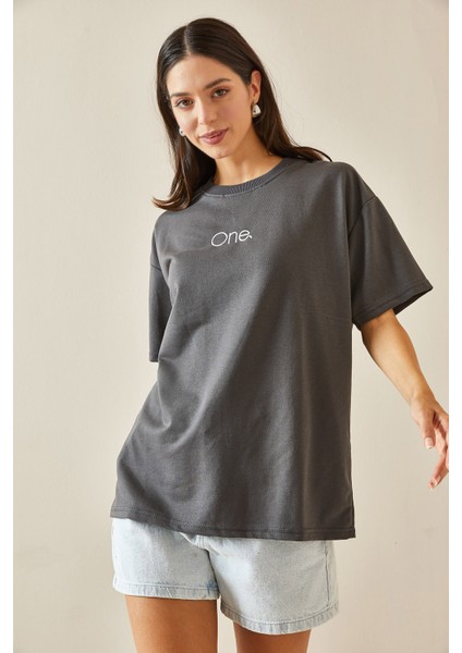 Antrasit Bisiklet Yaka Yazılı Oversize Tshirt 5YXK1-48703-36 modelleri