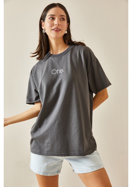 Antrasit Bisiklet Yaka Yazılı Oversize Tshirt 5YXK1-48703-36 fırsatları