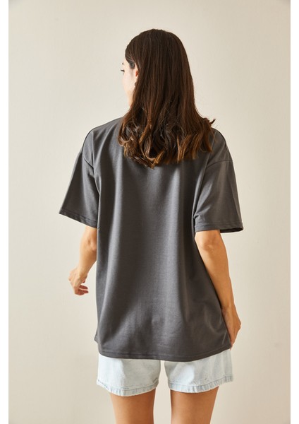 Antrasit Bisiklet Yaka Yazılı Oversize Tshirt 5YXK1-48703-36 indirimleri