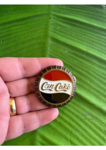 4x4 cm Can Coke Yazılı Kapak Broş Çanta Giyim Aksesuarı fiyatları