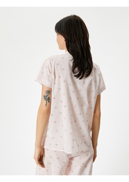 Düğmeli Pijama Üstü Çiçekli Kısa Kollu Cepli