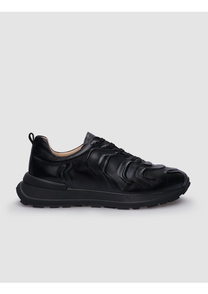 Siyah Bağcıklı Kabartma Desenli Kadın Sneaker