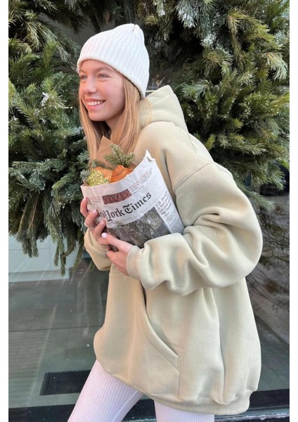 Kadın Bej Kanguru Cepli Kapüşonlu 3 Iplik Şardonlu Oversize Sweatshirt fırsatları