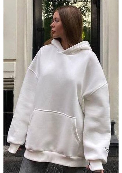 Kadın Beyaz Kanguru Cepli Kapüşonlu 3 Iplik Şardonlu Oversize Sweatshirt