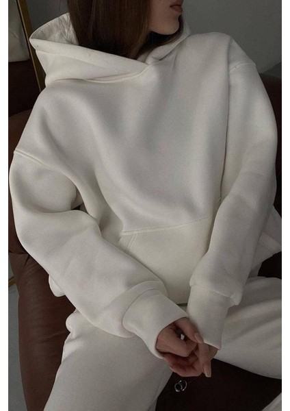 Kadın Beyaz Kanguru Cepli Kapüşonlu 3 Iplik Şardonlu Oversize Sweatshirt