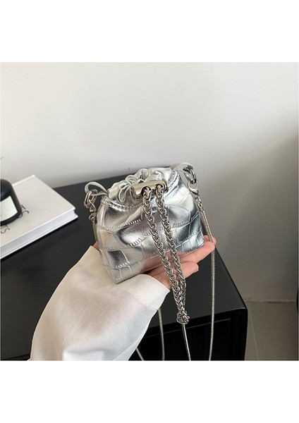 Kadınlar Için 2024 Düz Renk Zincir Çanta Yaz Yeni Kore Moda Trendi Rahat Kova Çanta Yabancı Stil Tek Omuz Crossbody Çanta (Yurt Dışından)