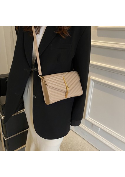 Kadınlar Için Yeni Rahat Nakış Çanta 2024 Moda Crossbody Çanta Basit Kore Tarzı Yabancı Stil Popüler Tek Omuz Küçük Kare Çanta (Yurt Dışından) indirimleri