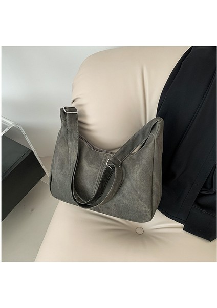 Taşınabilir Moda Hong Kong Tarzı Retro Büyük Çanta Kadın Çantası 2024 Kış Yeni Stil Basit Yabancı Stil Düz Renk Tek Omuz Koltuk Altı Çantası (Yurt Dışından) modelleri