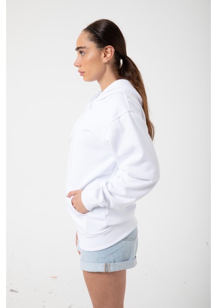 Beyaz Baskısız Kanguru Cepli Kapüşonlu 3 Iplikli Şardonlu Oversize Kadın Sweatshirt modelleri