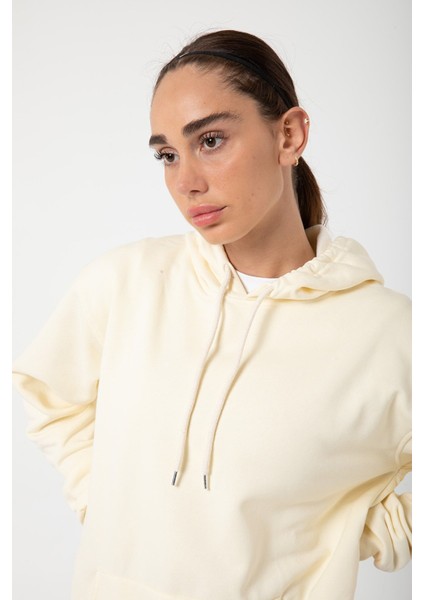 Bej Baskısız Kanguru Cepli Kapüşonlu 3 Iplikli Şardonlu Oversize Kadın Sweatshirt fiyatları
