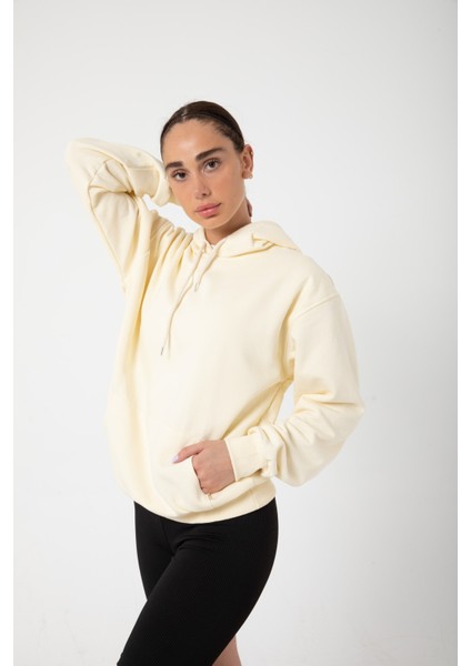 Bej Baskısız Kanguru Cepli Kapüşonlu 3 Iplikli Şardonlu Oversize Kadın Sweatshirt fırsatları