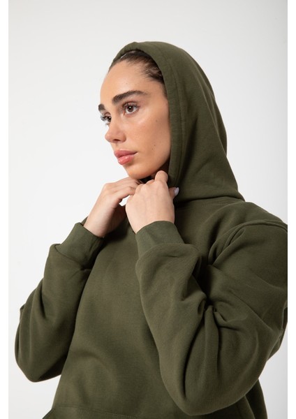 Haki Yeşil Baskısız Kanguru Cepli Kapüşonlu 3 Iplikli Şardonlu Oversize Kadın Sweatshirt fırsatları