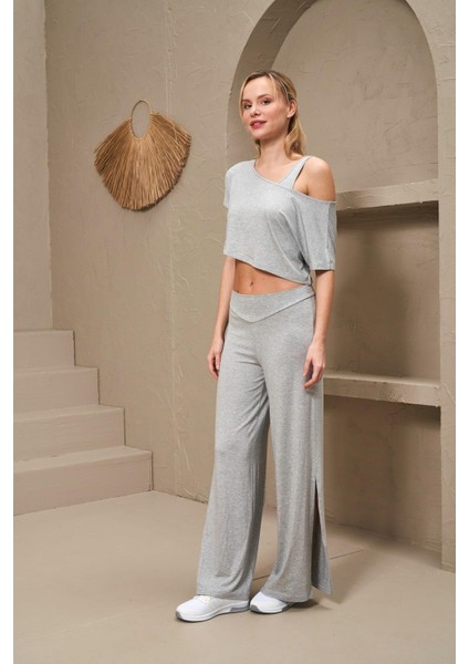 Pijama 25172 Kadın Kayık Yaka Yırtmaçlı Bol Paça Büstiyerli Üçlü Takım fiyatları