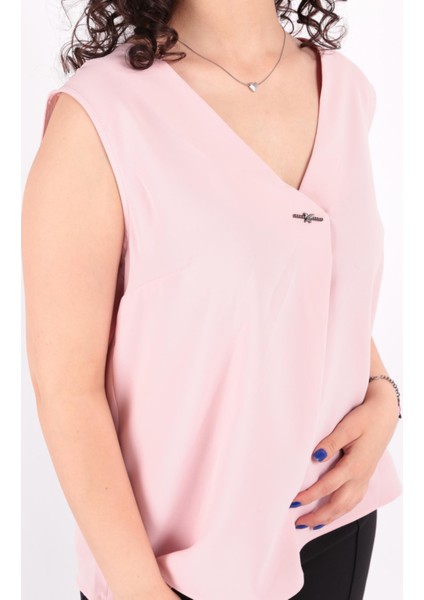 81954 Kadın Broş Detaylı V Yaka Kolsuz Bluz indirimleri