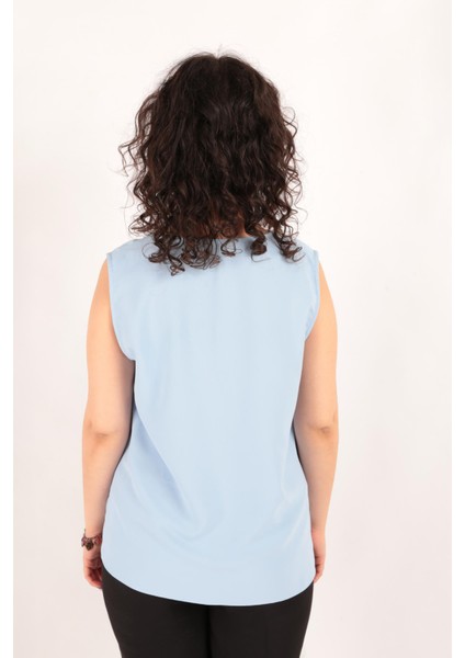 81954 Kadın Broş Detaylı V Yaka Kolsuz Bluz fırsatları