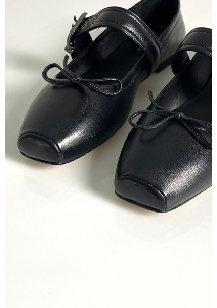 5İn1Canpolat Siyah Tokalı Kare Burunlu Babet fiyatları