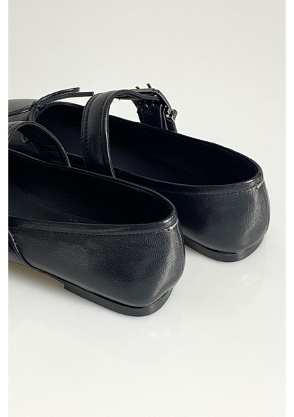 5İn1Canpolat Siyah Tokalı Kare Burunlu Babet fırsatları