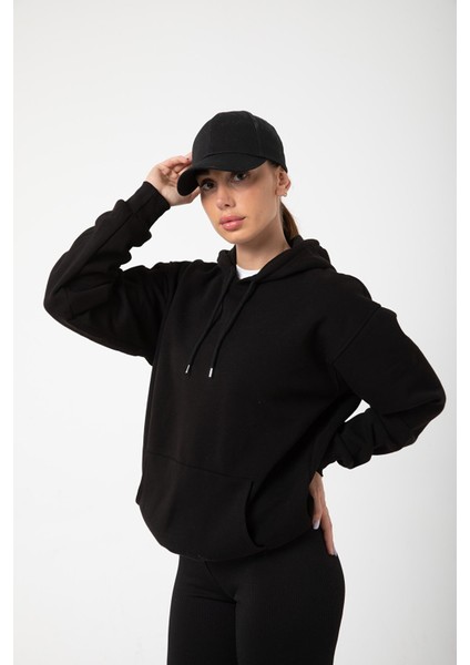 Siyah Baskısız Kanguru Cepli Kapüşonlu 3 Iplikli Şardonlu Oversize Kadın Sweatshirt