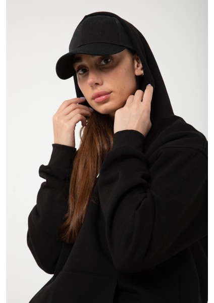 Siyah Baskısız Kanguru Cepli Kapüşonlu 3 Iplikli Şardonlu Oversize Kadın Sweatshirt
