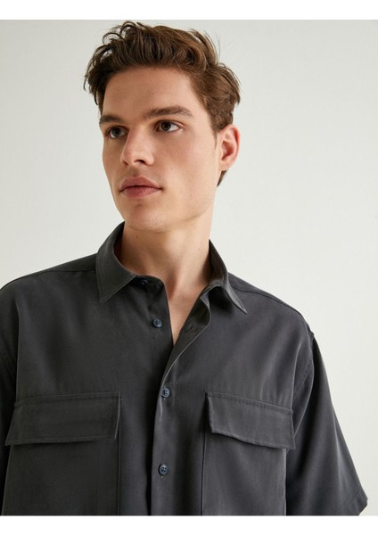 Kısa Kollu Gömlek Düğmeli Kapaklı Cep Detaylı Viskoz Kumaş