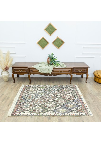 Humeyn Geometrik Tasarımlı Yün Kilim 131X157 cm