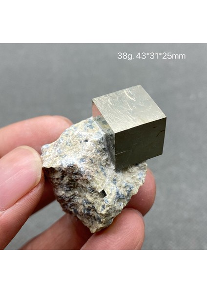 No.4 Boyutu % 100 Doğal Spauboid ve Küp Pirit Mineral Örnek Taşları ve Kristalleri Şifalı Kristaller Kuvars Değerli Taşlar (Yurt Dışından)