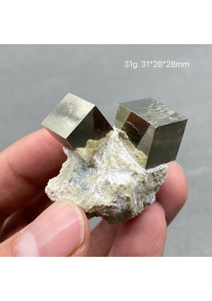 No.4 Boyutu % 100 Doğal Spauboid ve Küp Pirit Mineral Örnek Taşları ve Kristalleri Şifalı Kristaller Kuvars Değerli Taşlar (Yurt Dışından)