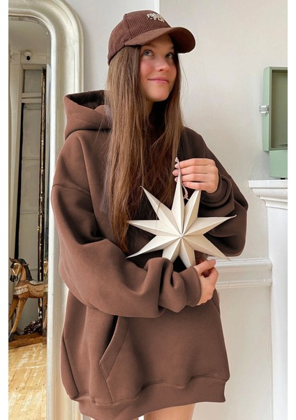 Kadın Kahverengi Kanguru Cepli Kapüşonlu 3 Iplik Şardonlu Oversize Sweatshirt