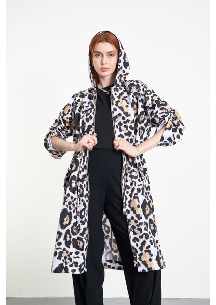 Büzgü Detaylı Leopar Desenli Yağmurluk modelleri