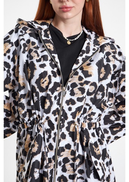 Büzgü Detaylı Leopar Desenli Yağmurluk indirimleri