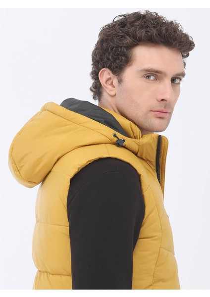Sarı Regular Fit Kapüşonlu Casual Dokuma Spor Yelek fırsatları