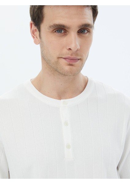 Ekru Hakim Yaka Jakarlı Triko fırsatları