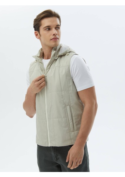 Açık Haki Regular Fit Kapüşonlu Casual Dokuma Spor Yelek fiyatları
