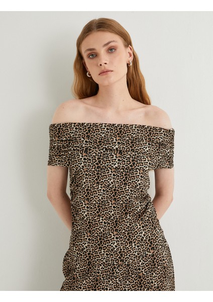 Leopar Desenli Bluz Kısa Kollu Kayık Yaka Drapeli Slim Fit modelleri