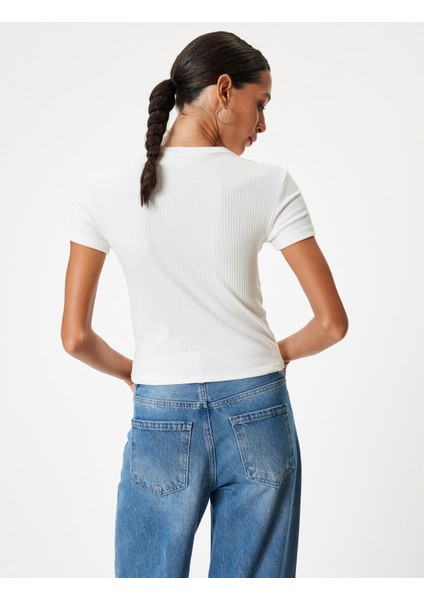 Dokulu Tişört Düğme Detaylı Bisiklet Yaka Kısa Kollu Slim Fit fırsatları