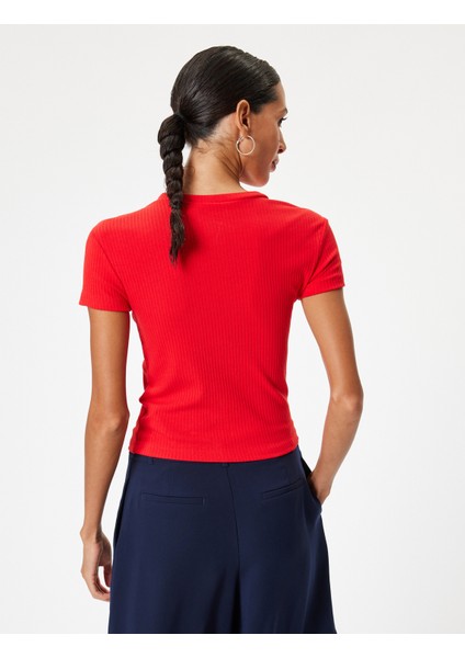 Dokulu Tişört Düğme Detaylı Bisiklet Yaka Kısa Kollu Slim Fit fırsatları