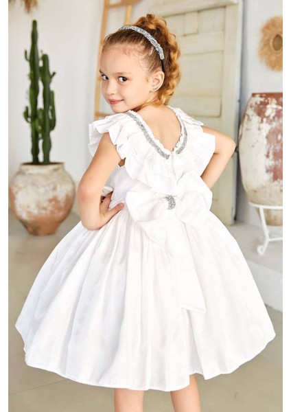 Kız Çocuk Göğsü Taş Işlemeli ve Fırfır Detaylı Beyaz Abiye modelleri