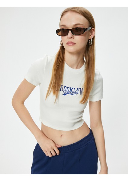 Crop Tişört Kolej Baskılı Kaşkorse Slim Fit fiyatları